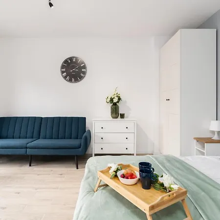 Bright & Comfy Krosnienska With Balcony By Renters Poznan