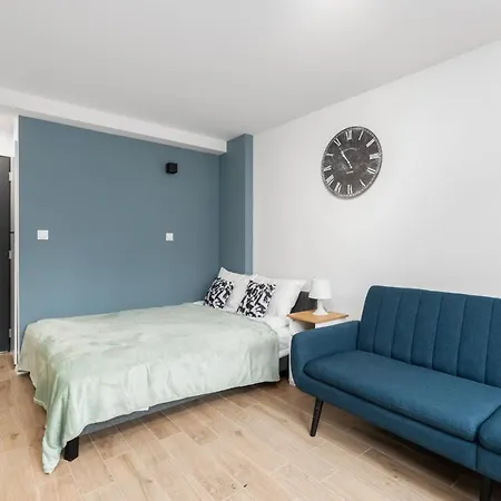 Bright & Comfy Krosnienska With Balcony By Renters