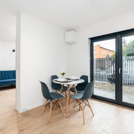 Bright & Comfy Krosnienska With Balcony By Renters Apartment
