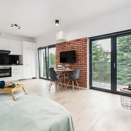 Bright & Comfy Krosnienska With Balcony By Renters *