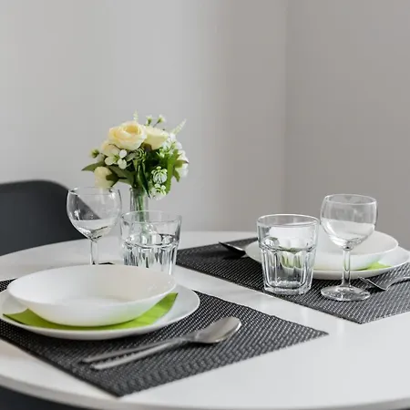 Apartment Bright & Comfy Krosnienska With Balcony By Renters *